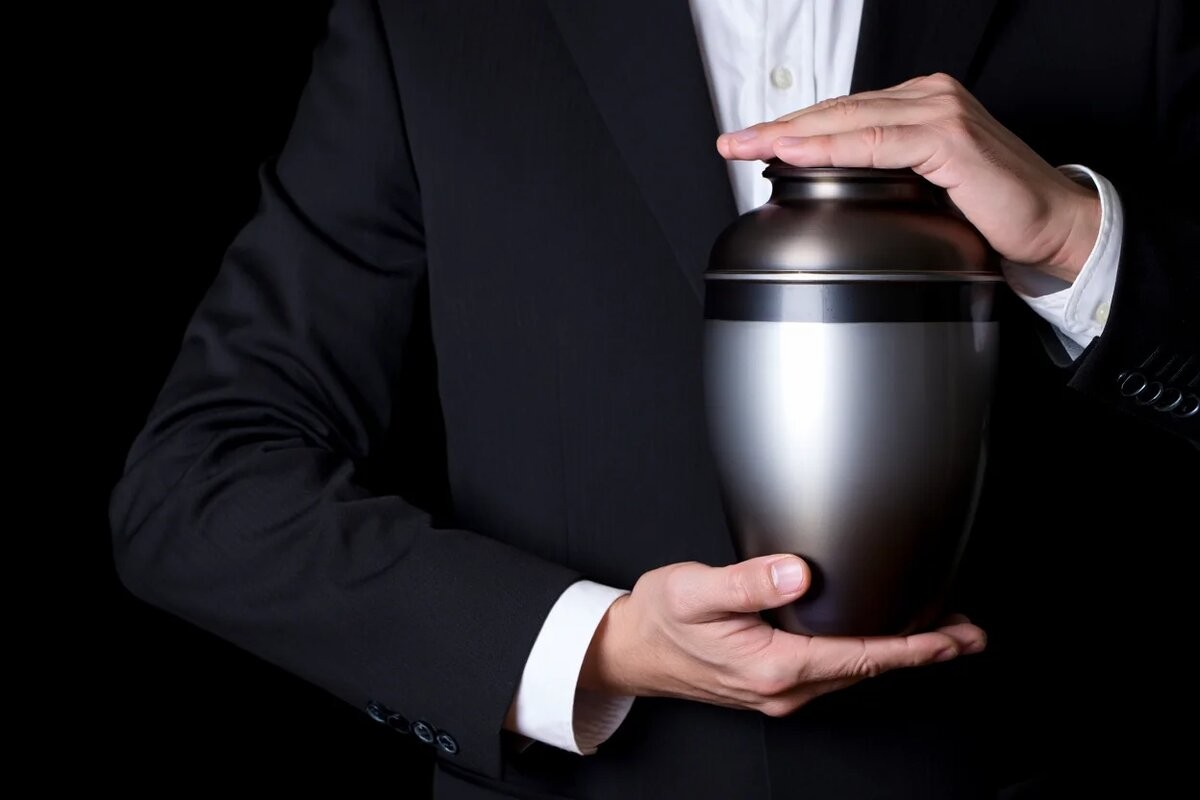 Перевозка урны с прахом